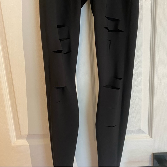Alo Yoga High Waisted Ripped Warrior Leggings Size XSmall,m - Picture 5 of 7